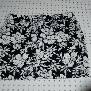 CHAPS Floral Black and White Skirt Sz 12